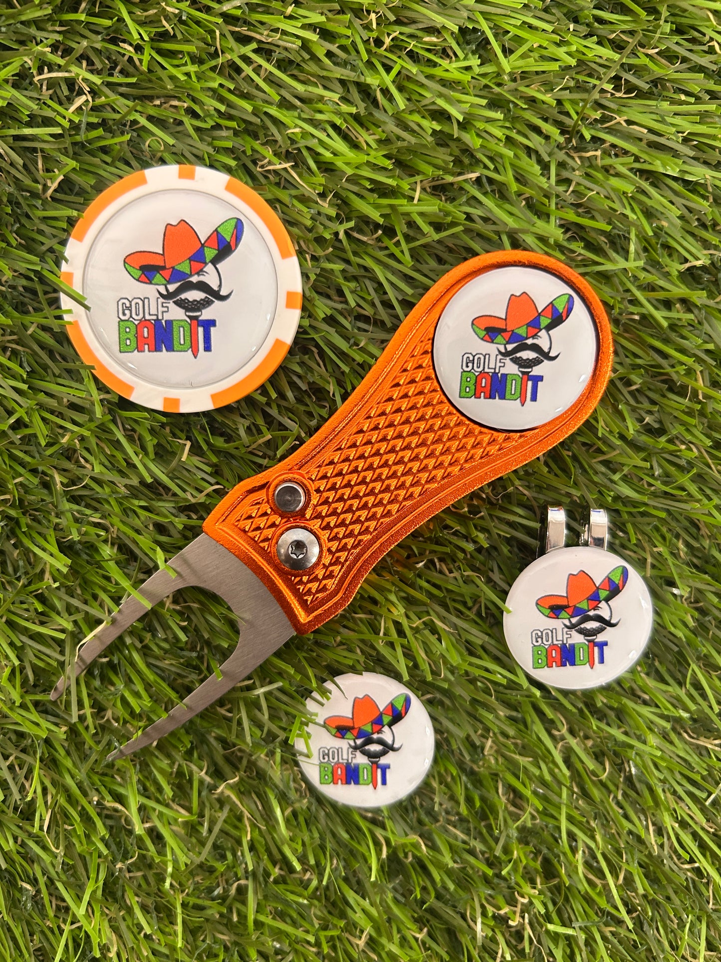 Golf Bandit (3) Golf ball marker with metal pitchfork and poker chip