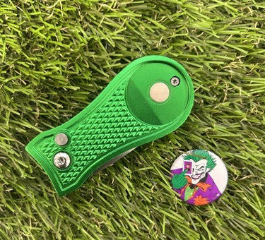 THE JOKER GOLF BALL MARKER AND GREEN RETRACTABLE PITCH REPAIR TOOL
