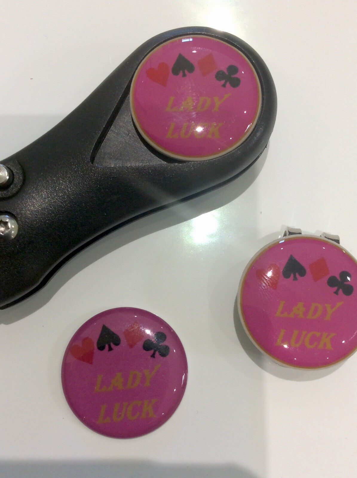 Golf Pitchfork Magnetic Hat Clip With 3 Lady Luck Markers