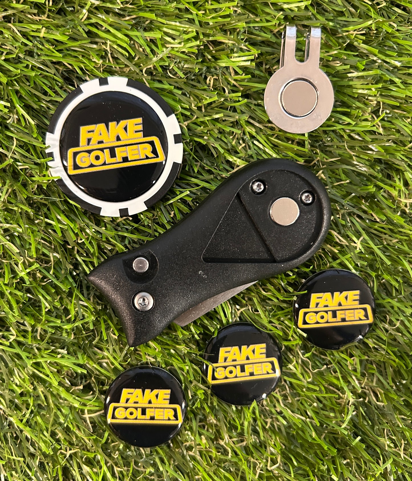 Golf plastic Pitchfork Magnetic Hat Clip With 3 Fake Golfer Markers And Poker chip