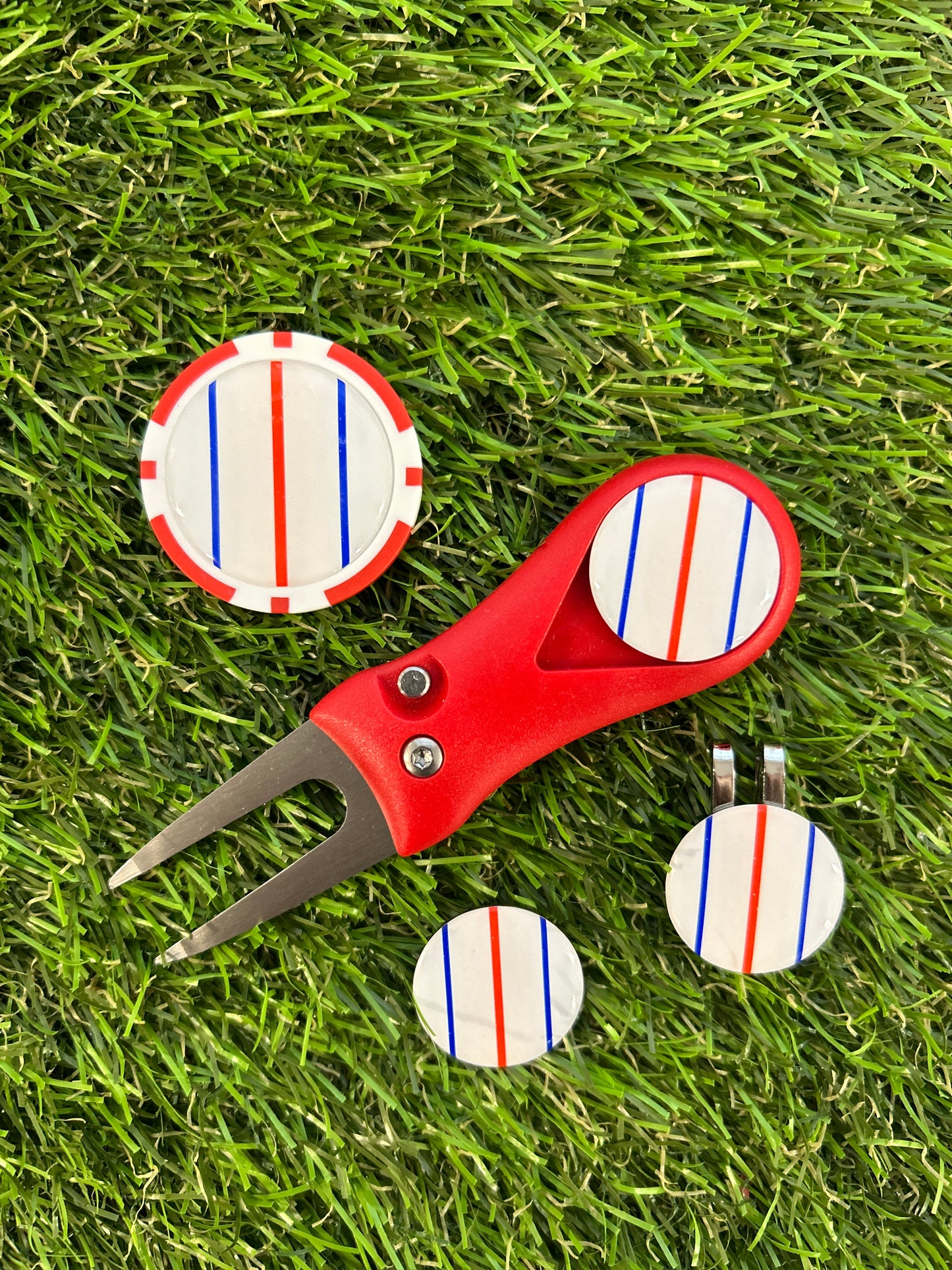 Triple Track Golf Ball Line Marker Pitchfotk Hatclip Marker Sets choice of red or blue.