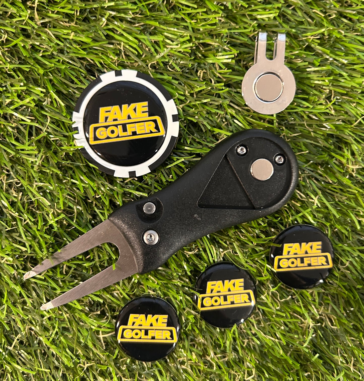 Golf plastic Pitchfork Magnetic Hat Clip With 3 Fake Golfer Markers And Poker chip