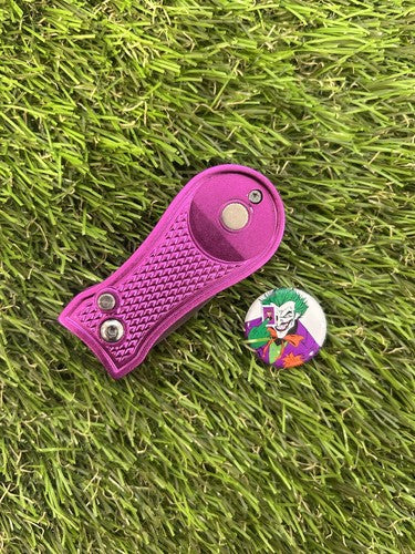 THE JOKER  GOLF BALL MARKER AND PURPLE RETRACTABLE PITCH REPAIR SET