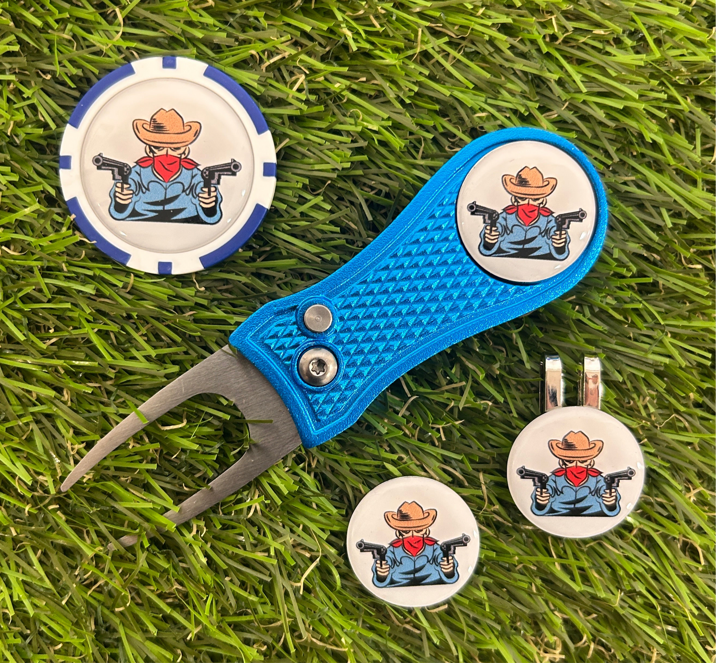 Golf Bandit (1) Golf ball marker with metal pitchfork and poker chip