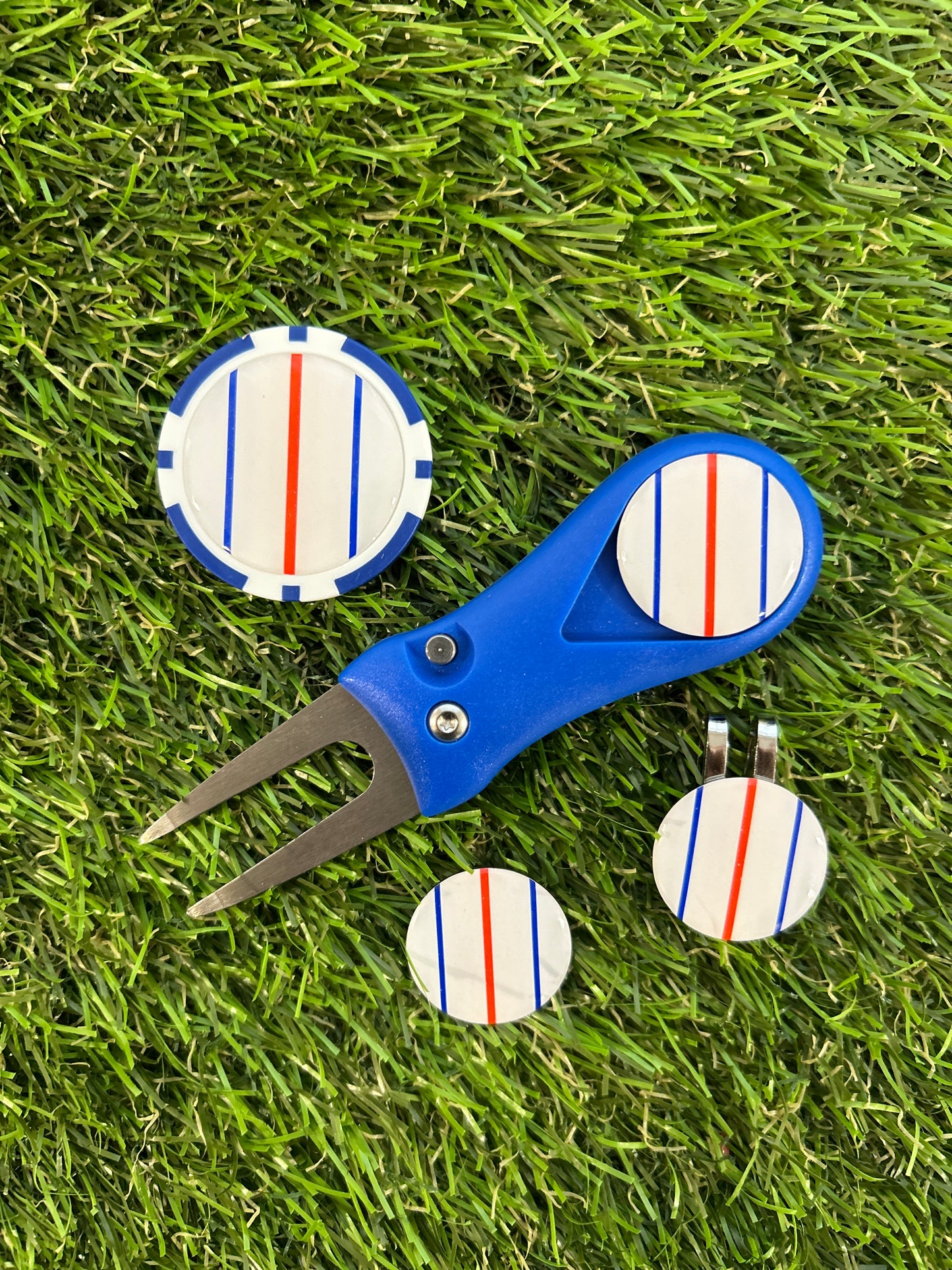 Triple Track Golf Ball Line Marker Pitchfotk Hatclip  Marker Sets choice of red or blue.
