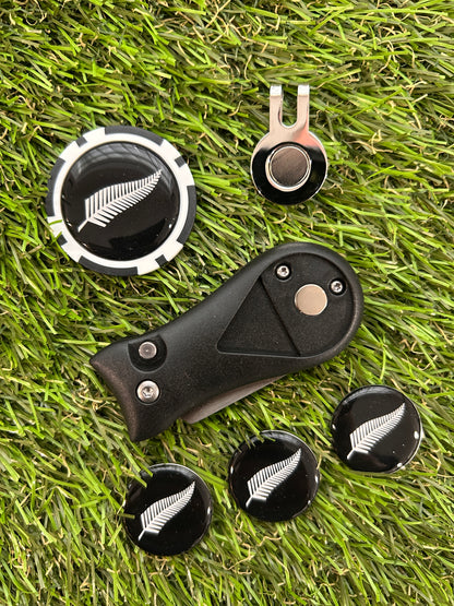 New Zealand Golf plastic Pitchfork Magnetic Hat Clip With 3 Markers And Poker chip