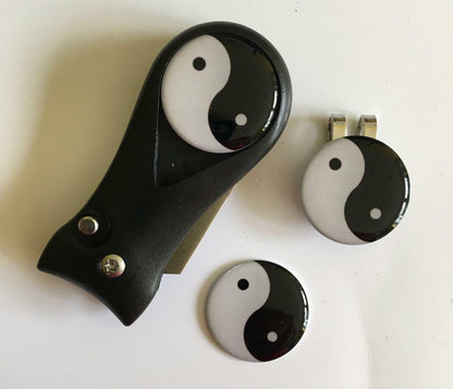 Golf Pitchfork Magnetic Hat Clip With 3 Ying Yang Markers