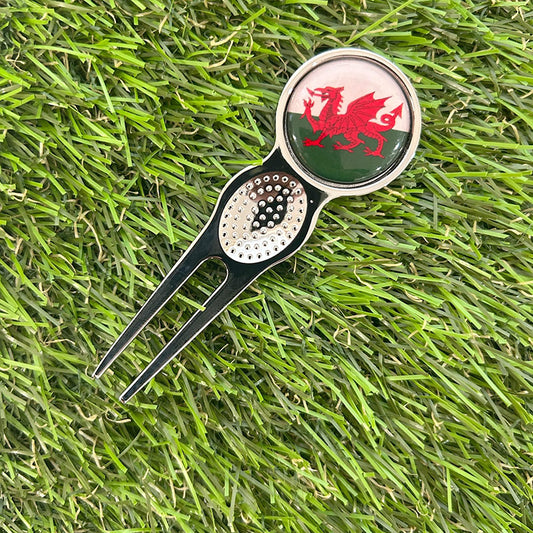 Golf divot tool with Welsh flag design